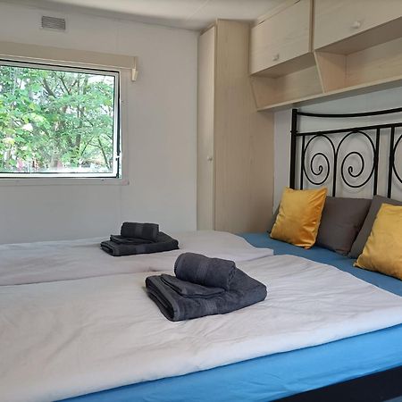 Hotel Tinyhaus Idyllisch Am Waldesrand à Cottbus Extérieur photo